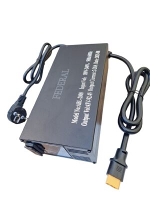Încărcător Profesional Reglabil Trotinetă Electrică – 0-84V, Ventilator, Display Digital